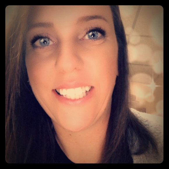 Meet your Posher, Nicole - Picture 1 of 1